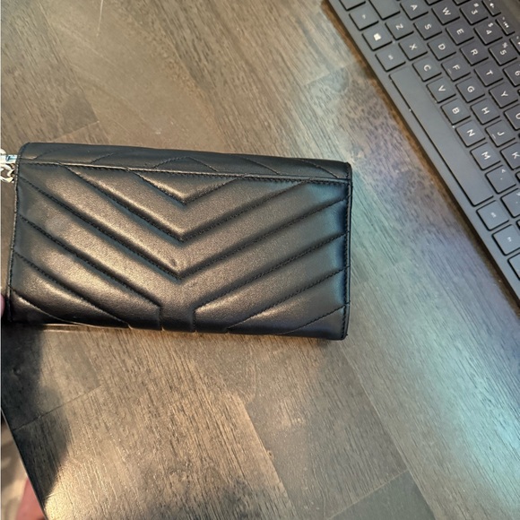 Yves Saint Laurent Quilted Black Wallet - Picture 3 of 8